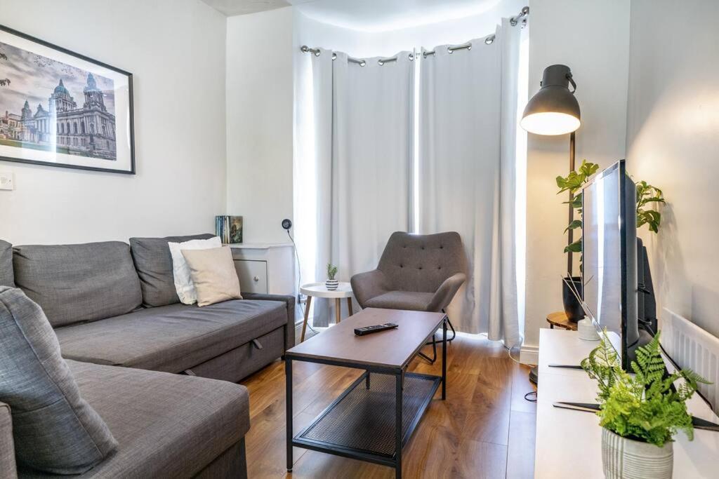 Apartment Cosy 2 Bedroom Town House Close To Centre *
