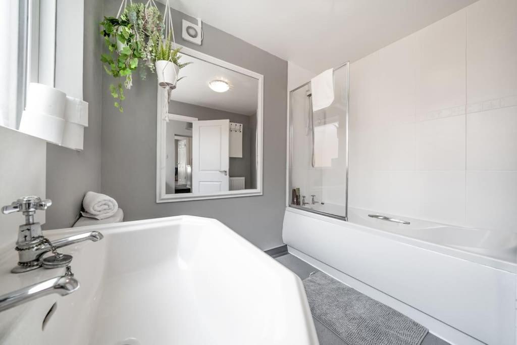Cosy 2 Bedroom Town House Close To Centre Apartment
