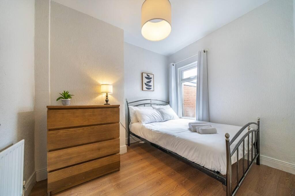 Cosy 2 Bedroom Town House Close To Centre